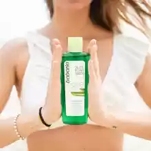 Babaria - Aloe Vera Puro 100%, Bálsamo Corporal Reparador, Calma, Protege y Revitaliza, Ideal para Después de Tomar el Sol o como Loción Corporal Diaria, Vegano, Unisex - 250 ml